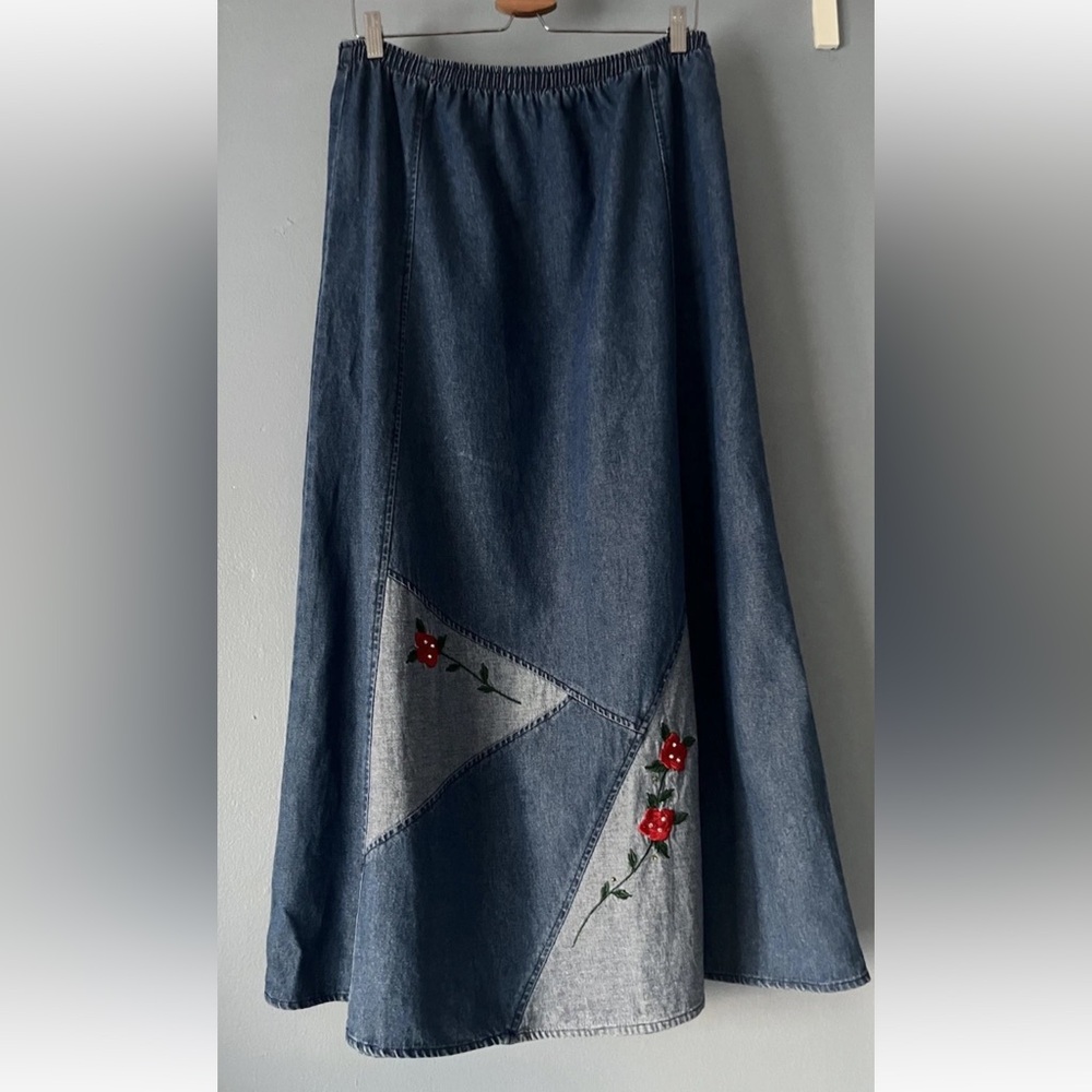Vintage St Germain Denim Skirt w Roses Sz L